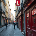 Comment fonctionne le système de code postal en France : l’exemple de Lyon Rue de Lyon avec panneaux postaux visibles en journée